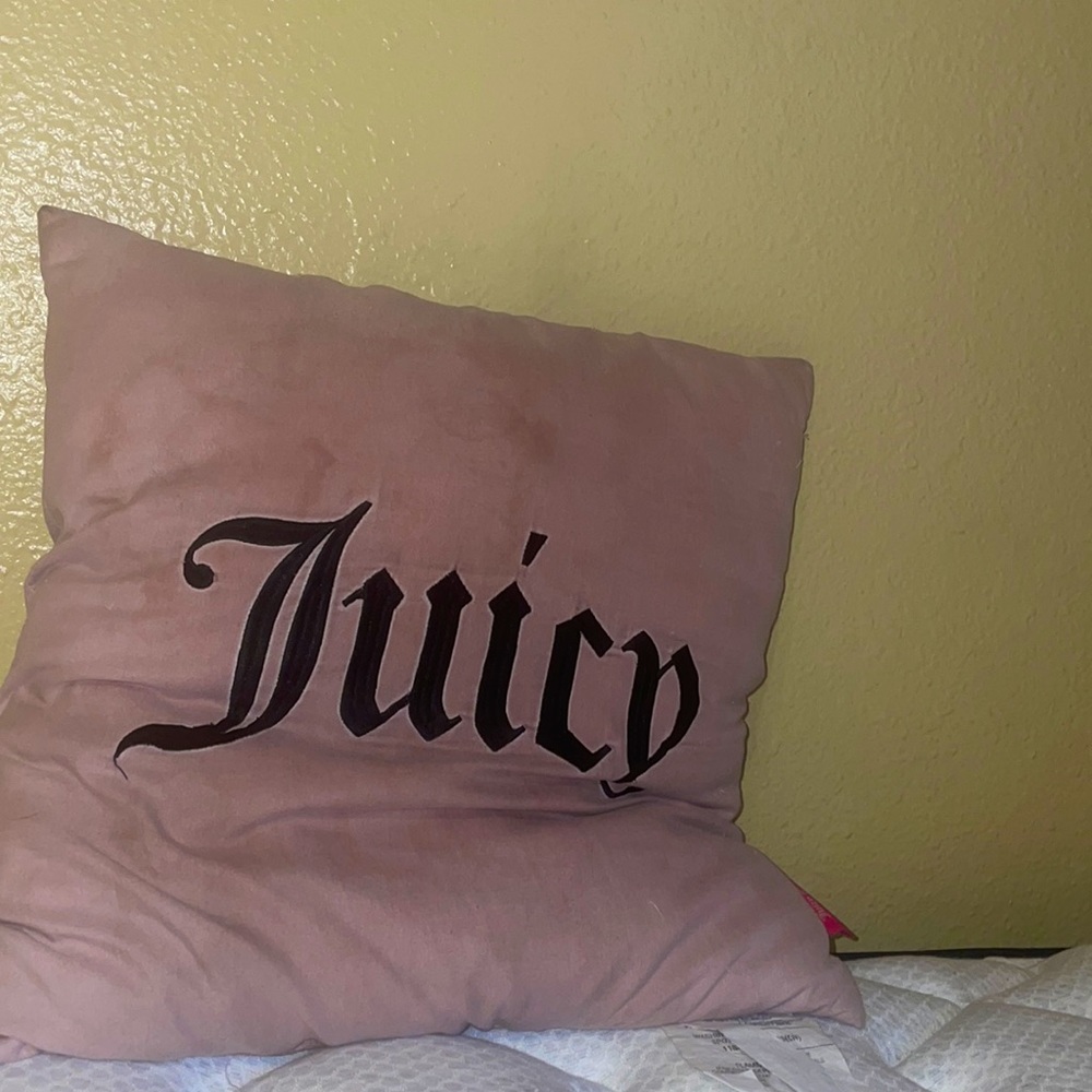 juicy couture throw pillow (pink)